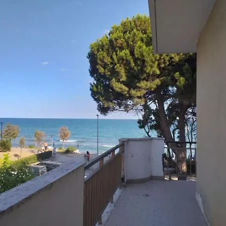 Spacious Double Beside The Sea Pineto
