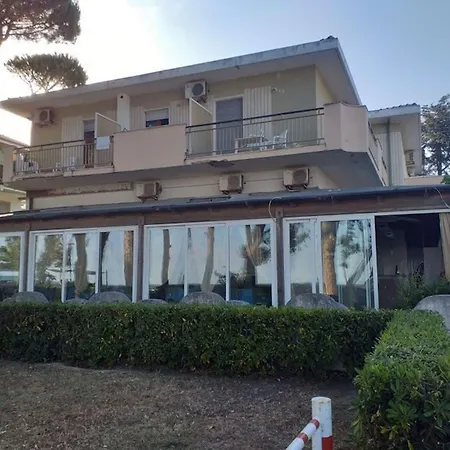 Spacious Double Beside The Sea Pineto