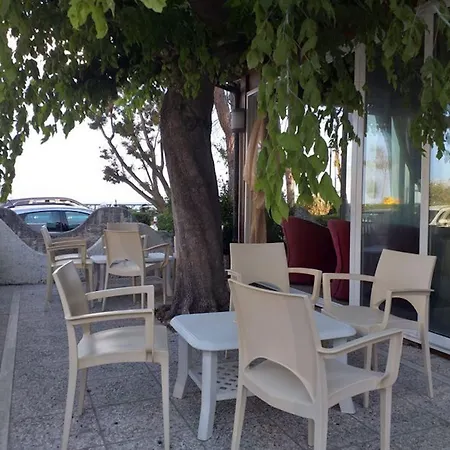 Bed & Breakfast Spacious Double Beside The Sea Pineto