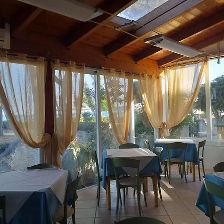 Panzió Spacious Double Beside The Sea