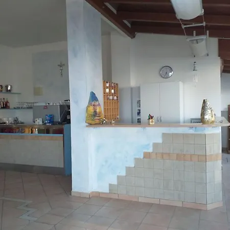 Spacious Double Beside The Sea Couette-café Pineto