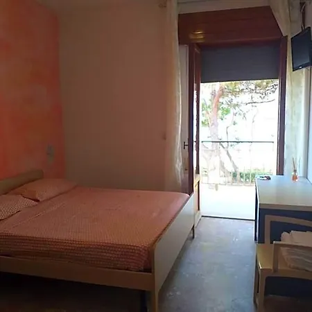 Spacious Double Beside The Sea Couette-café Pineto