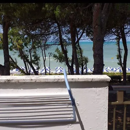 Panzió Spacious Double Beside The Sea 3*