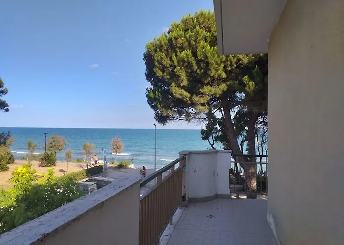 Panzió Spacious Double Beside The Sea