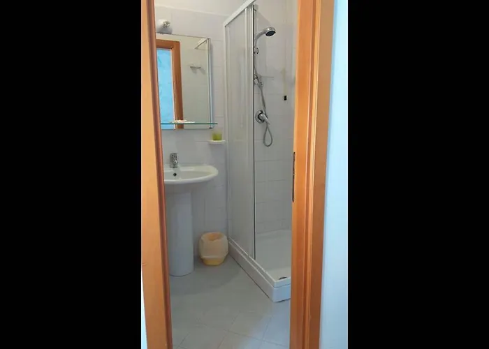 Spacious Double Beside The Sea Oda ve Kahvaltı Pineto