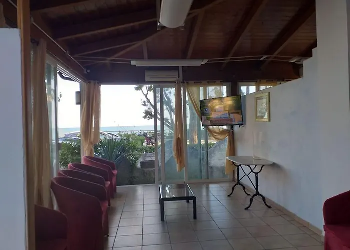 Spacious Double Beside The Sea Pineto